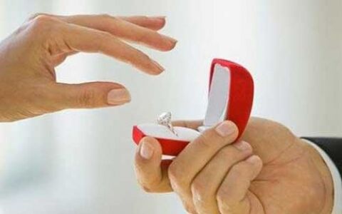 خواستگاری همزمان پسر عاشق از2 دختر