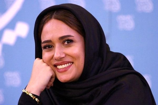 کشف حجاب پریناز ایزدیار در تئاتر بینوایان...!؟