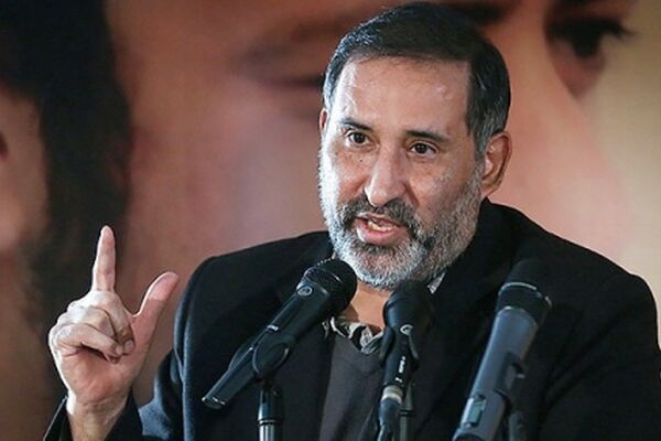 انتقادات تند علیرضا قزوه نسبت به سلبریتی‌ها
