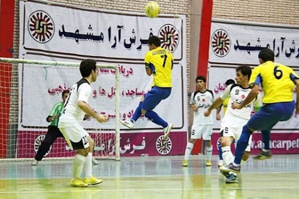 پیروزی پُرگل فرش‌آرا مقابل شهرداری ساوه