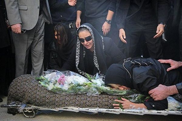 مراسم تشییع پیام صابری با حضور هنرمندان+ فیلم