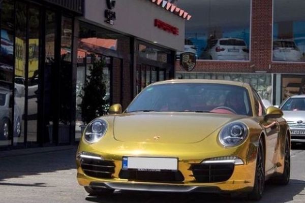 پورشه طلایی گران‌قیمت در تهران+عکس