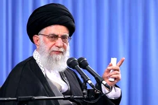 دفاع مقدس تمام نشدنی است/ دشمن در تهاجم به معنویات شکست خواهد خورد