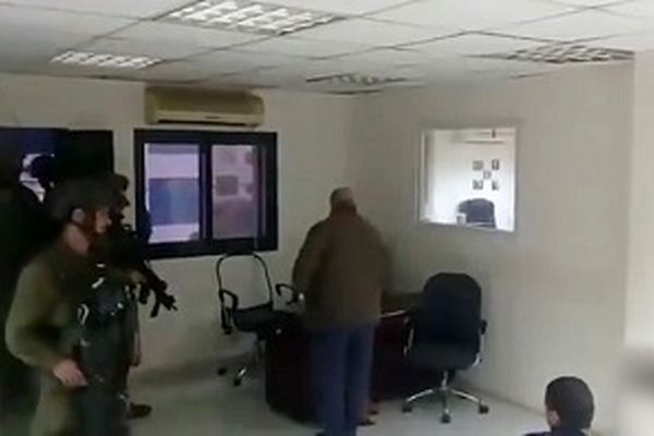 لحظه حمله به ساختمان خبرگزاری رسمی + فیلم