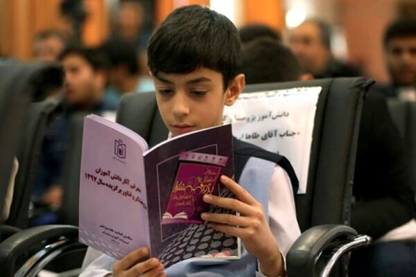 دانش آموز کلاتی درجمع برترین پژوهشگران کشور قرار گرفت