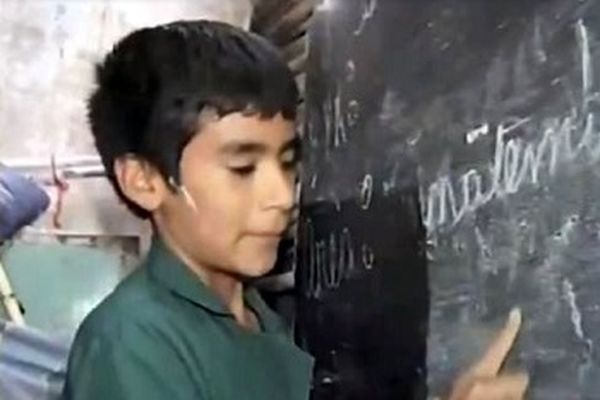 کوچک ترین مدرسه دنیا با مدیری 12 ساله+عکس