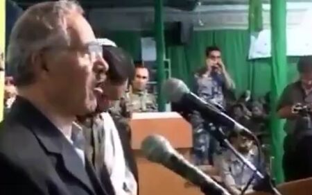 ویدئو/فوت ناگهانی سرتیپ فناخسرو در حین سخنرانی