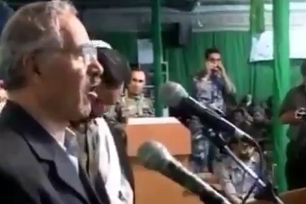 ویدئو/فوت ناگهانی سرتیپ فناخسرو در حین سخنرانی