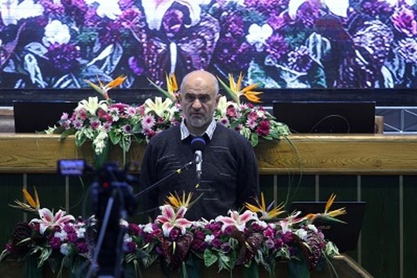 قهرمان از دست دادن فرصت ها و نابود کردن منابع هستیم