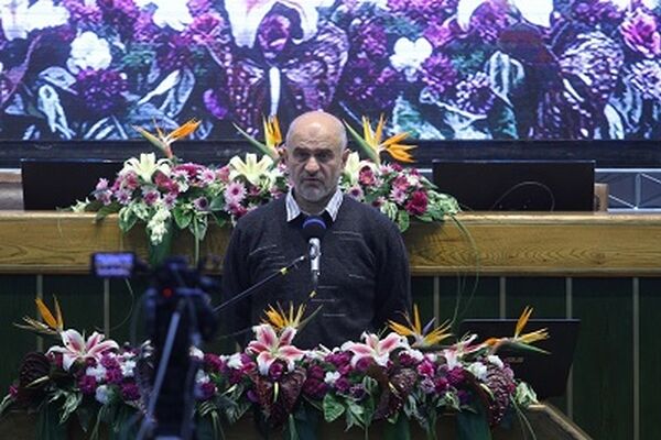 قهرمان از دست دادن فرصت ها و نابود کردن منابع هستیم