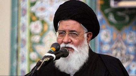 آیت‌الله علم‌الهدی :مسئولان امنیتی و قضایی در مسئله گرانی وارد شوند