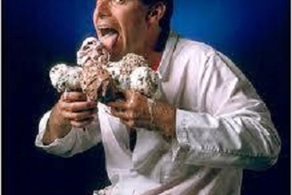 شغل ایرانی در بین عجیب ترین و سرگرم کننده ترین شغل های جهان