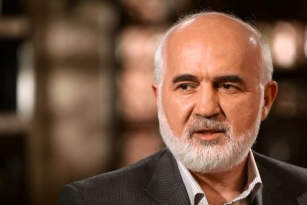 منشاء شکل‌گیری «یقه‌سفیدها» از دیدگاه احمد توکلی