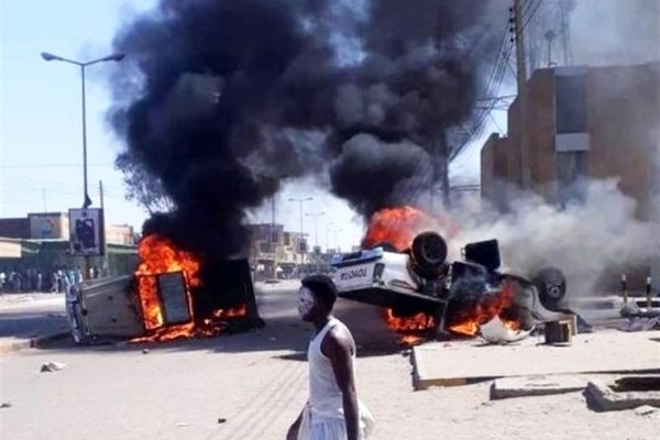 ادامه تظاهرات معترضان در تونس و سودان