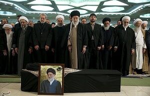 امام خامنه‌ای بر پیکر مرحوم آیت‌الله هاشمی‌‌شاهرودی نماز اقامه کردند