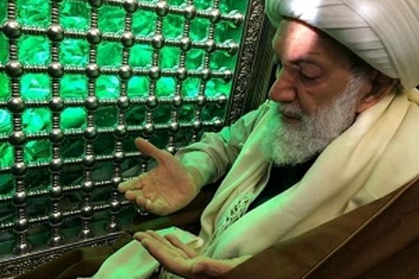 تشرف رهبر شیعیان بحرین به حرم امام علی (ع) + عکس