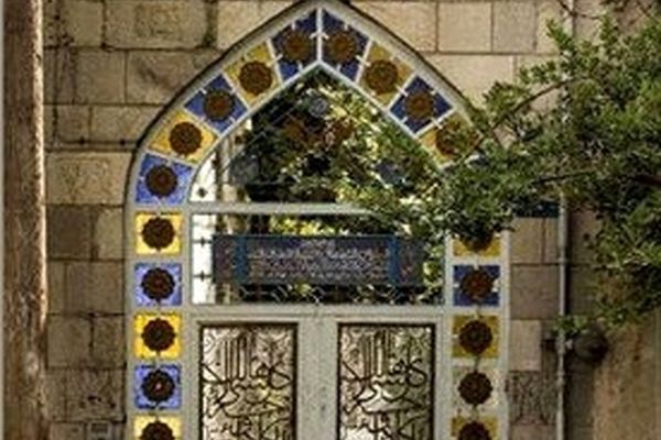 بازدید از مزار این شاعر معاصر ایرانی ممنوع شد+ تصاویر