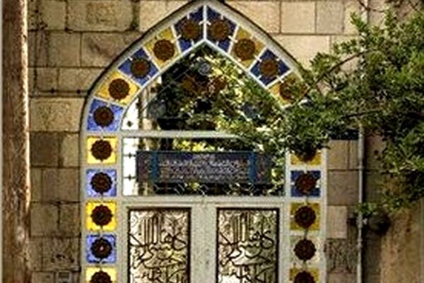 بازدید از مزار این شاعر معاصر ایرانی ممنوع شد+ تصاویر