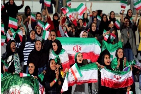 ایران - روسیه با حضور تماشاگران خانم در آزادی