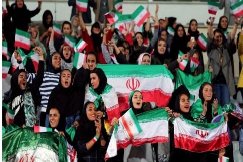 ایران - روسیه با حضور تماشاگران خانم در آزادی