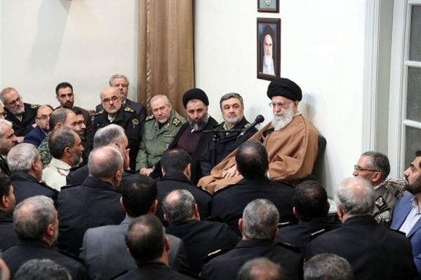 امام خامنه‌ای: عملکرد نیروی انتظامی باید عاقلانه، مدبرانه و اعتمادآفرین باشد