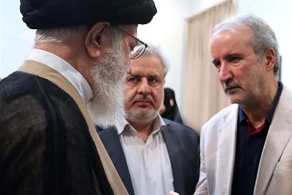 تقدیر رهبر انقلاب از فعالیت‌های مدیر دفتر ادبیات و هنر مقاومت حوزه هنری