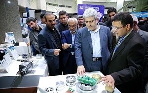 بازدید معاون رییس جمهور از پژوهشگاه فضایی