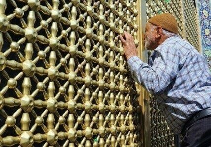 تشرف ۹۵ سالمند مشهدی به حرم رضوی