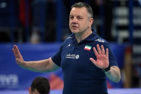 کولاکویچ با پسرش در راه ایران