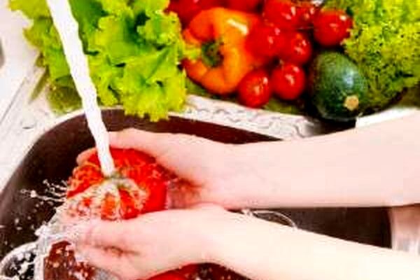 بهترین و راحت‌ترین روش شستن میوه و سبزی