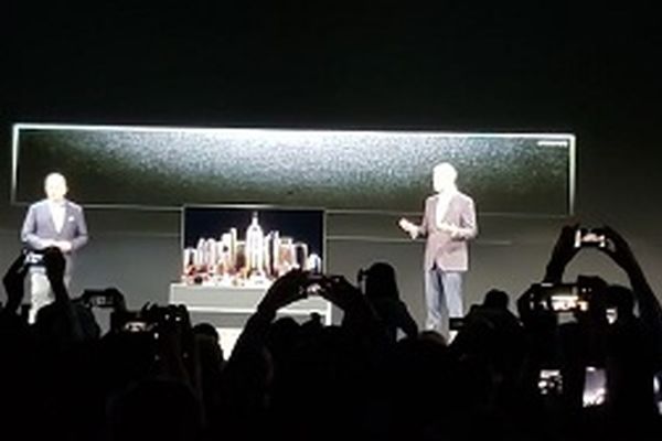 تصاویر تلویزیونی که لوله می شود + تصاویر