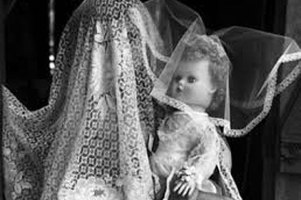 ازدواجی که کودکانه های دختران را عقده می کند