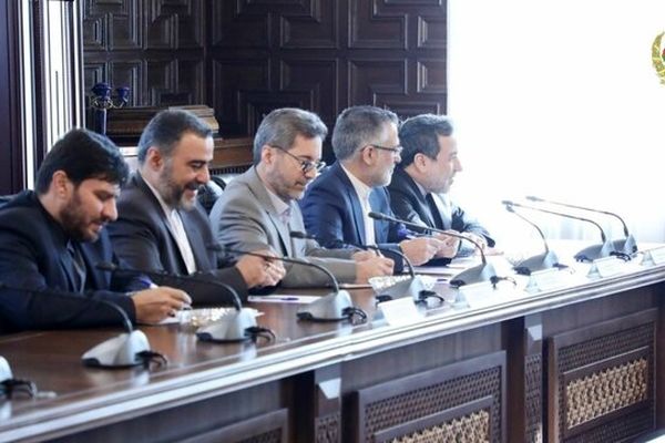 گزارش عراقچی در مورد مذاکرات اخیر ایران و طالبان در تهران به رییس جمهور افغانستان