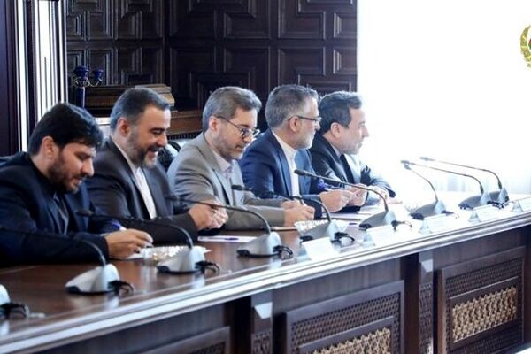 گزارش عراقچی در مورد مذاکرات اخیر ایران و طالبان در تهران به رییس جمهور افغانستان