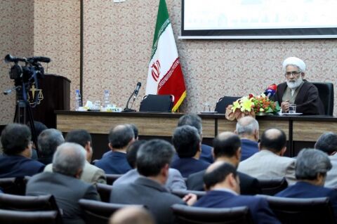 دست‌هایی که به اقتصاد کشور ضربه می‌زنند را باید کوتاه کرد/ با افسارگسیختگی قیمت‌ها به صورت جدی برخورد شود