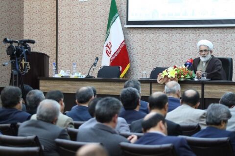 دست‌هایی که به اقتصاد کشور ضربه می‌زنند را باید کوتاه کرد/ با افسارگسیختگی قیمت‌ها به صورت جدی برخورد شود