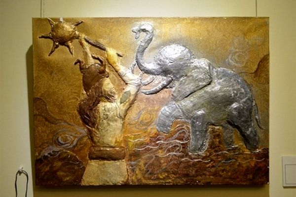 تقویت هویت جمعی کارکرد اصلی حماسه‌ها قلمداد می‌شود