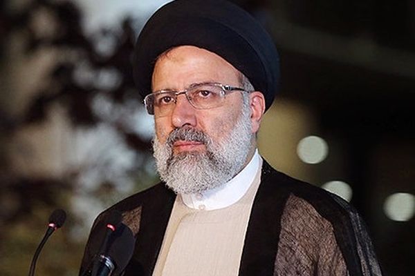 آستان قدس رضوی آماده همکاری با دولت برای حل مشکلات مردم است