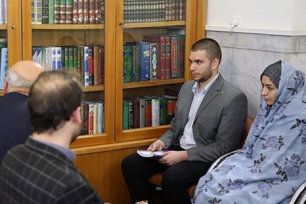 جوان ایتالیایی در حرم مطهر امام رضا(ع) مسلمان شد