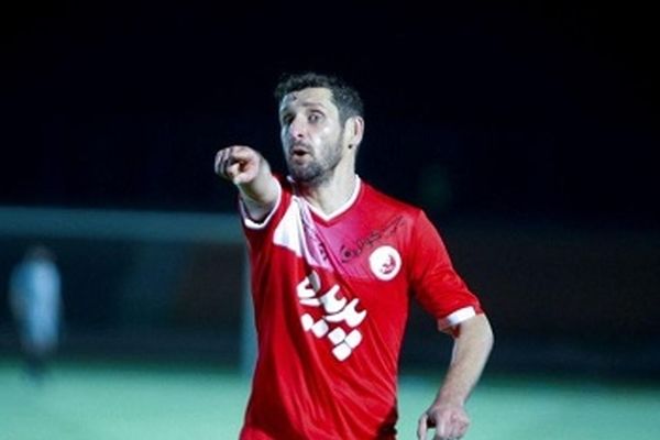 برخلاف میل‌ باطنی‌ام جدا شدم