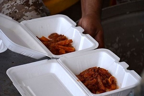 یک میلیون وعده تغذیه رایگان میان مدارس محروم استان‌های خراسان توزیع می‌شود