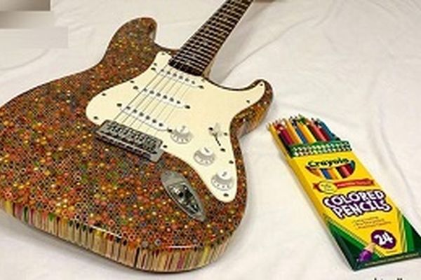 گیتار الکتریکی مدادی