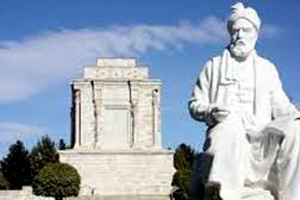 نصب مجسمه رستم و رخش در میدان هفت خوان