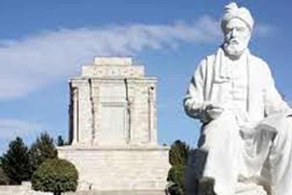 نصب مجسمه رستم و رخش در میدان هفت خوان