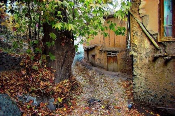 اخذ هزینه از گردشگران برای ورود به طبیعت/  گردشگران برای ما درآمد ندارند، فقط گاهی زباله می ریزند
