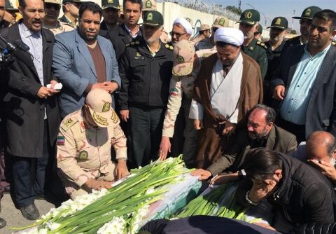 پیکر مطهر ۲ شهید مرزبانی وارد فرودگاه مشهد شد