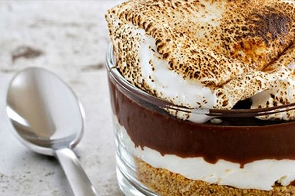 کیک یخچالی دسری برای دورهمی های دوستانه + دستور تهیه