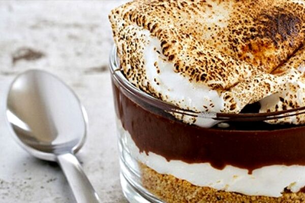 کیک یخچالی دسری برای دورهمی های دوستانه + دستور تهیه