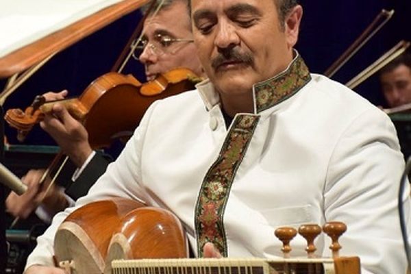 کیوان ساکت:مناسبتی بودن شعر و ترانه، ارزش هنری آن را کاهش می‌دهد