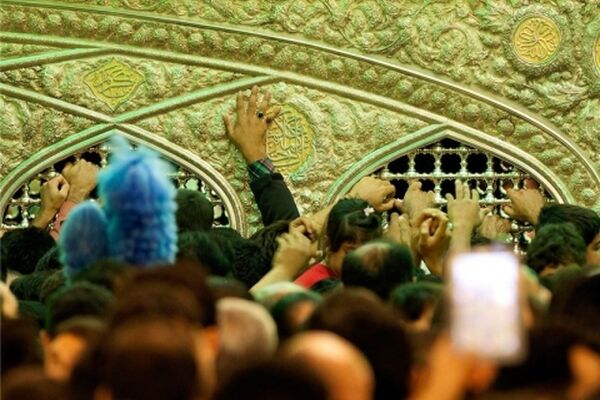 جوان لهستانی در حرم مطهر رضوی به دین اسلام مشرف شد